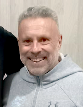 cliente joaquin posa para reseña